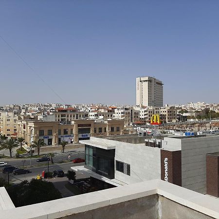 Furnished Apartments Near Mcdonald'S Al-Madina Al-Monawara St Аман Екстериор снимка