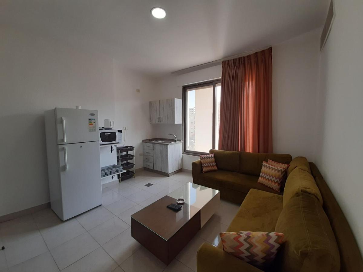 Furnished Apartments Near Mcdonald'S Al-Madina Al-Monawara St Аман Екстериор снимка
