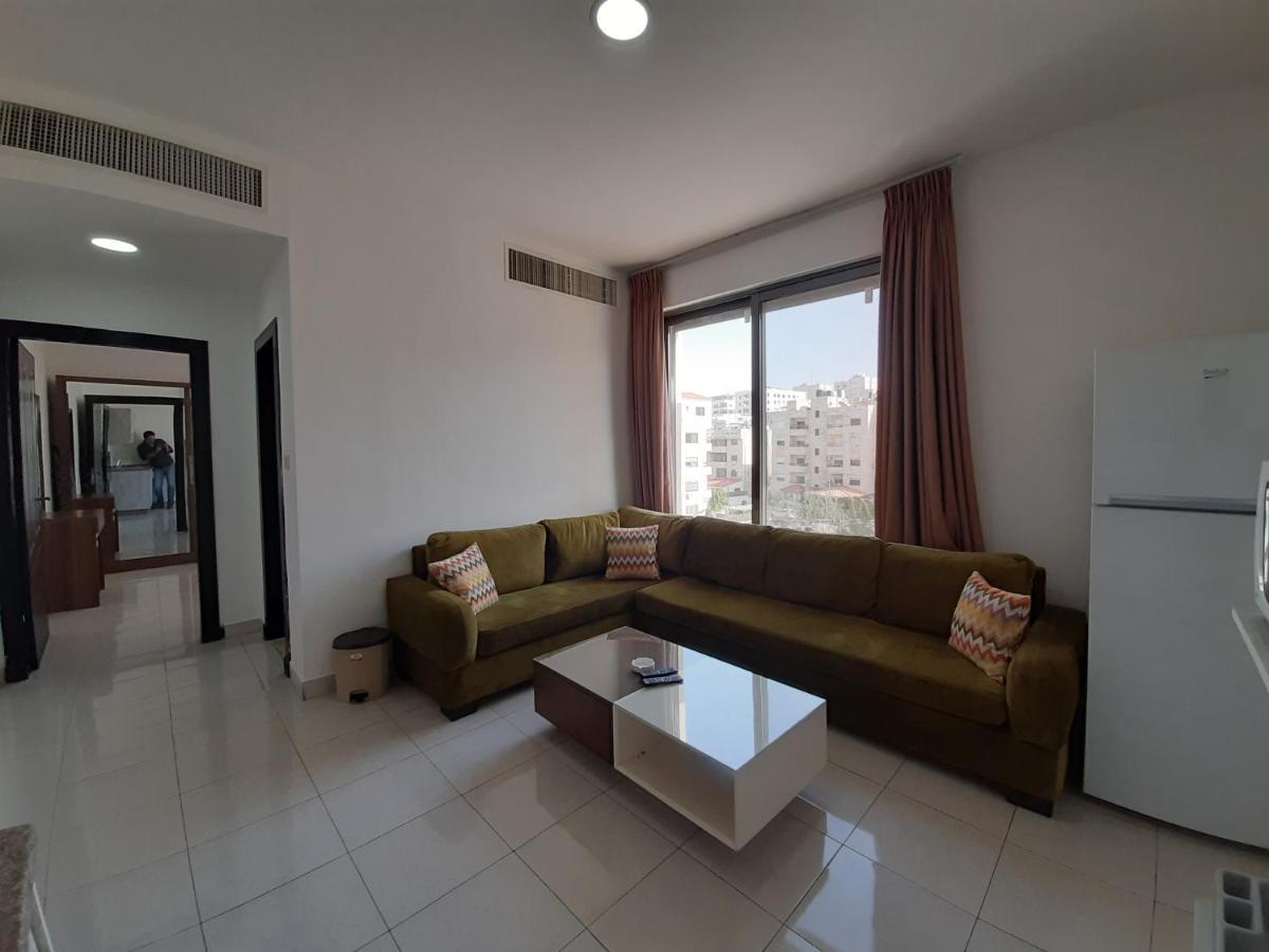 Furnished Apartments Near Mcdonald'S Al-Madina Al-Monawara St Аман Екстериор снимка