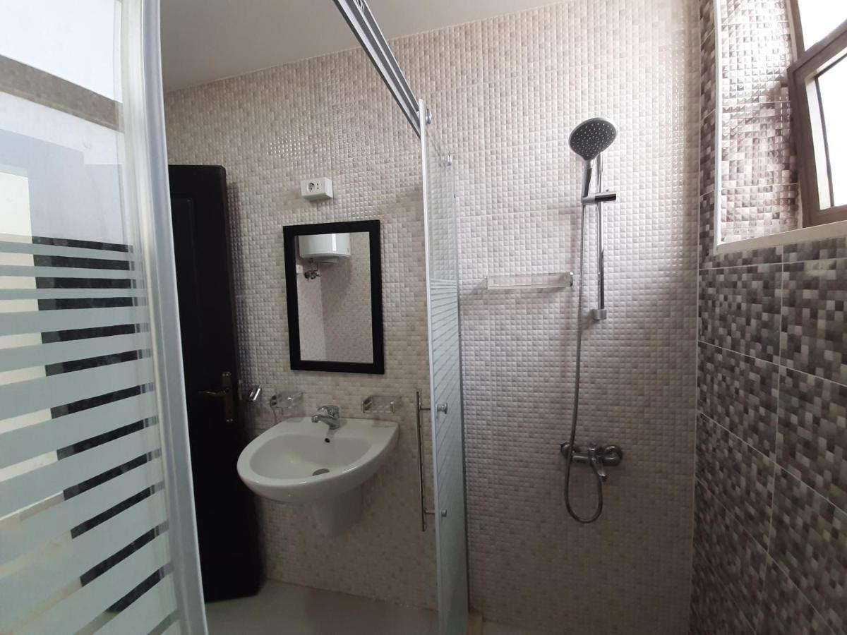 Furnished Apartments Near Mcdonald'S Al-Madina Al-Monawara St Аман Екстериор снимка
