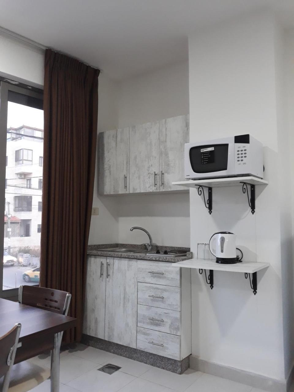 Furnished Apartments Near Mcdonald'S Al-Madina Al-Monawara St Аман Екстериор снимка