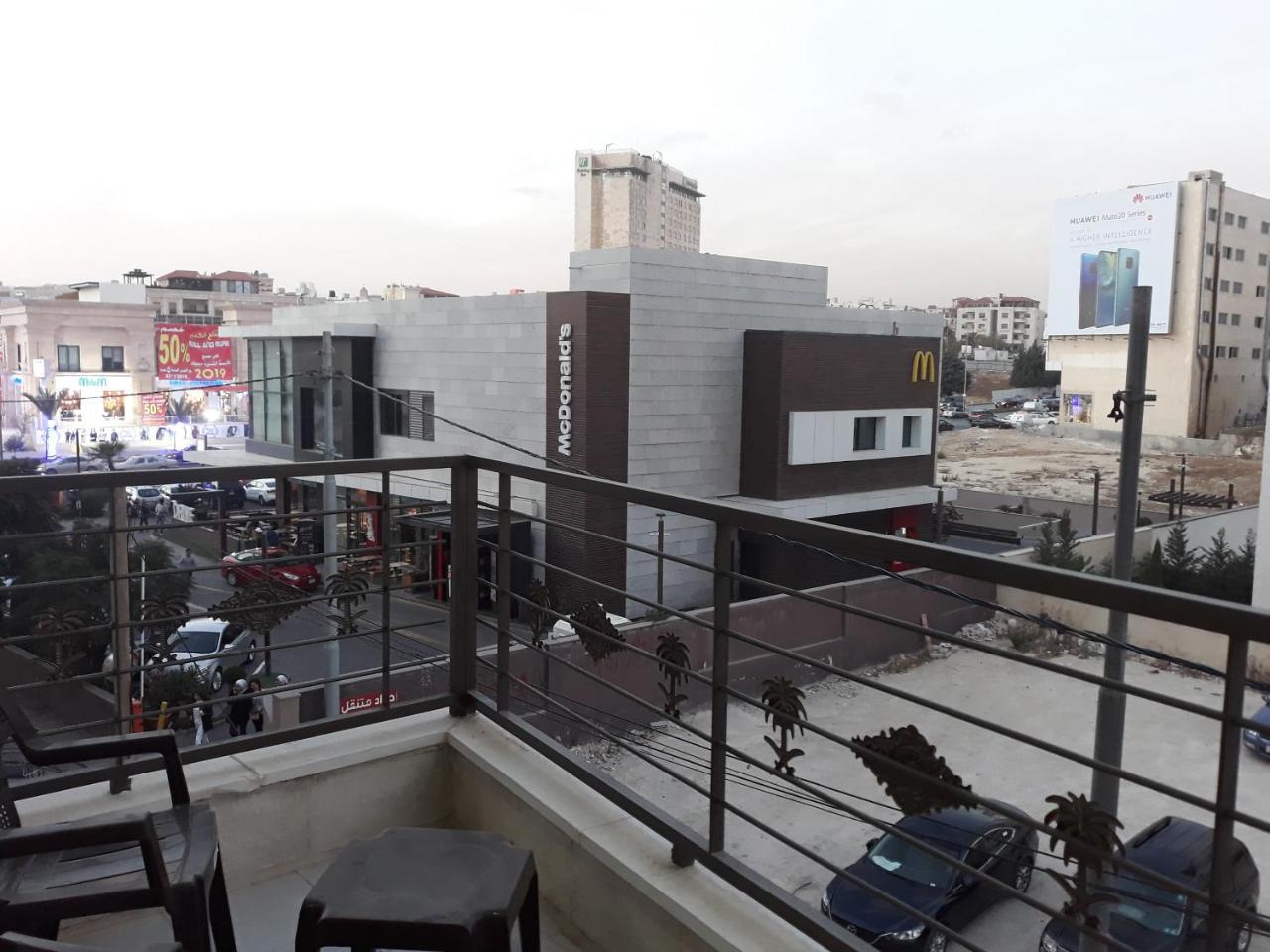 Furnished Apartments Near Mcdonald'S Al-Madina Al-Monawara St Аман Екстериор снимка